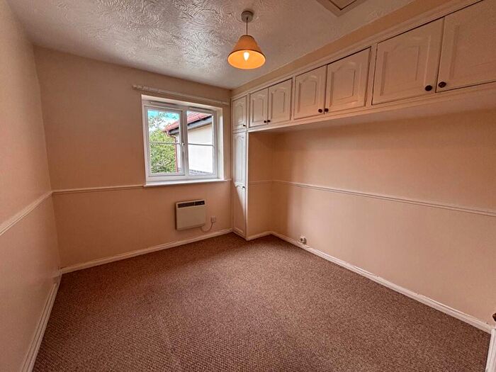 1 Bedroom Flat To Rent In Wordsworth Mead, Redhill, RH1