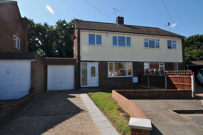 3 Bedroom Semi-Detached House To Rent In Lodge Close, Thundersley, SS7