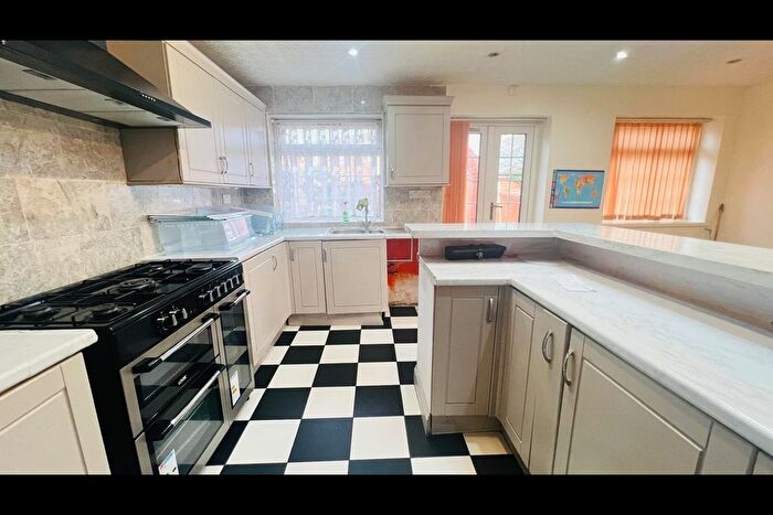 6 Bedroom Detached House To Rent In Dunsmore Road, Luton, LU1