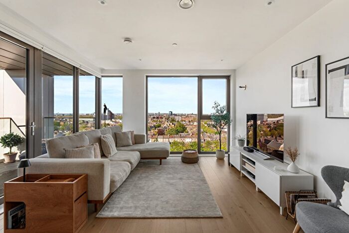 2 Bedroom Flat For Sale In Upper Richmond Road, London, SW15