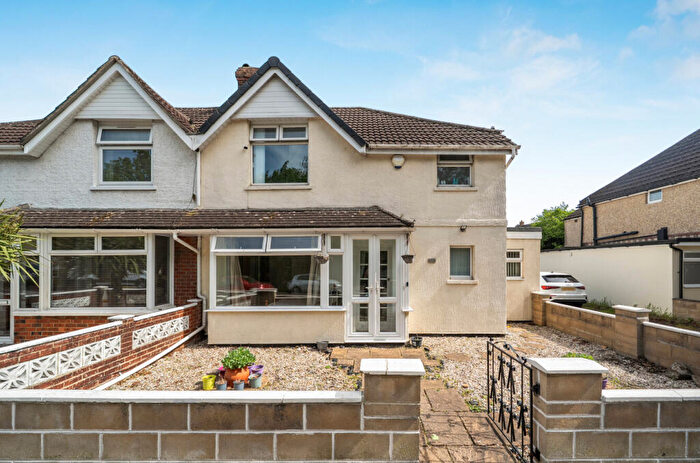3 Bedroom Semi Detached House For Sale In Shrivenham Road, Swindon, SN1