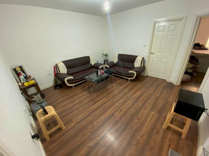 2 Bedroom Flat To Rent In Coldharbour Lane, Hayes, UB3