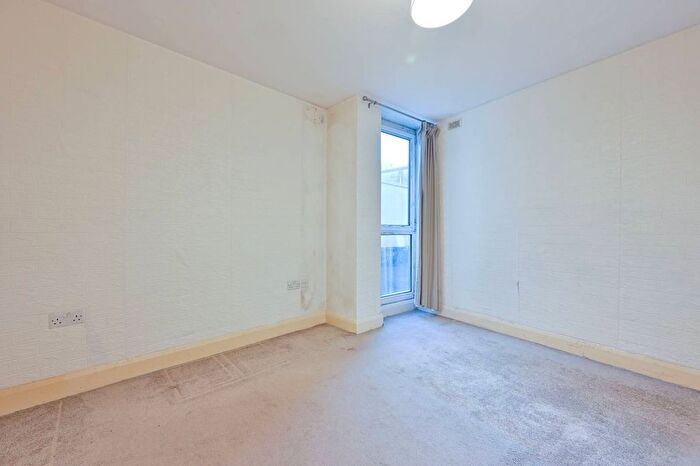 1 Bedroom Flat For Sale In Clarendon House, Kingston, Kingston Upon Thames, KT2
