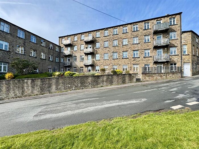 2 Bedroom Apartment For Sale In Sharp Lane, Almondbury, Huddersfield, HD4