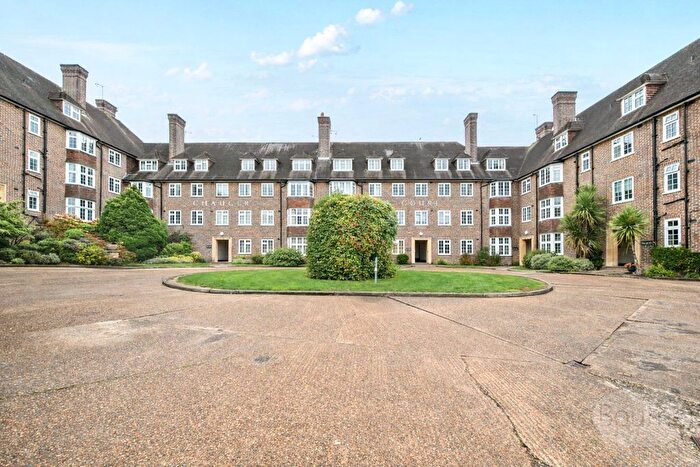 1 Bedroom Flat For Sale In Chaucer Court, Portsmouth Road, Guildford, Surrey, GU2