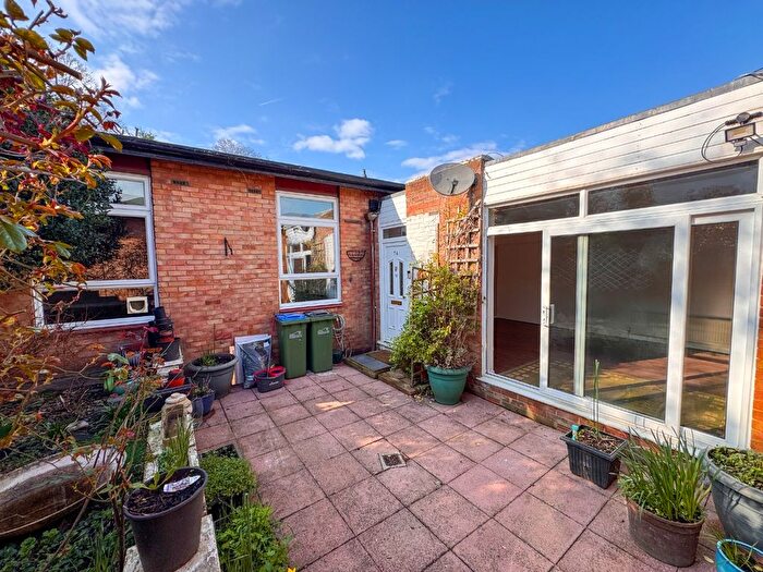 2 Bedroom Terraced Bungalow For Sale In Chelsworth Drive, Plumstead, London, SE18