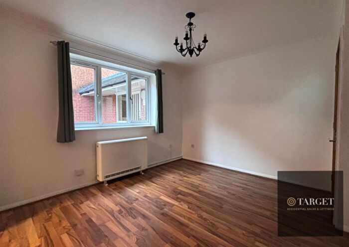 1 Bedroom Flat To Rent In Streamside Close, Edmonton, N9