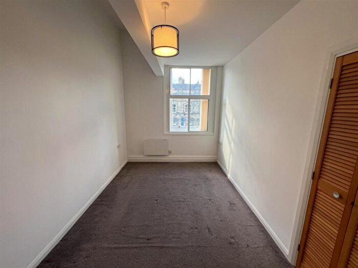 1 Bedroom Flat To Rent In Church Street, Huddersfield, HD1