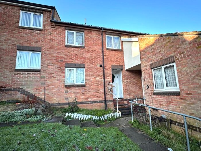 3 Bedroom Terraced House For Sale In Streambank Road, Thorplands Brook, Northampton, NN3