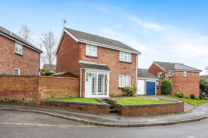 4 Bedroom Link Detached House For Sale In Beaver Close, Horsham, RH12