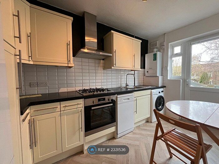 2 Bedroom Flat To Rent In Sydney Road, London, N10