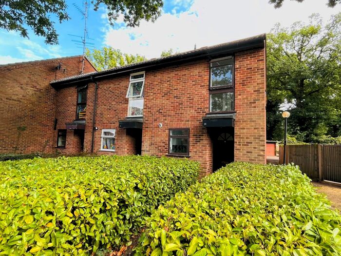 2 Bedroom End Of Terrace House To Rent In Alder Close, Ash Vale, GU12