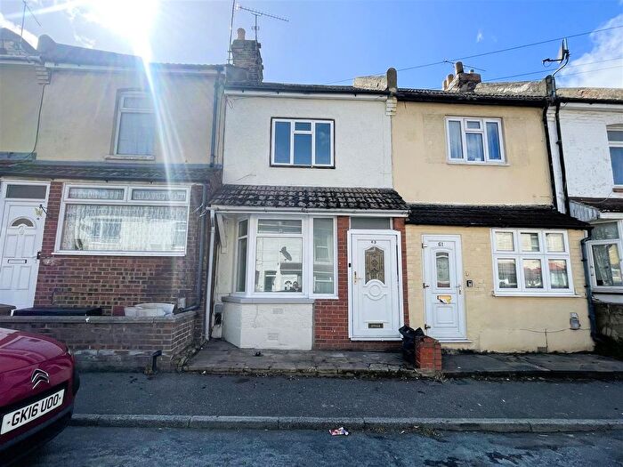 4 Bedroom Terraced House To Rent In Charter Street, Gillingham, ME7
