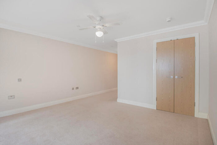 1 Bedroom Flat For Sale In Rowhill Road, Swanley, BR8