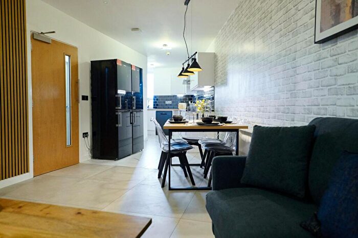 5 Bedroom Flat To Rent In Queens Street, Sheffield, S1