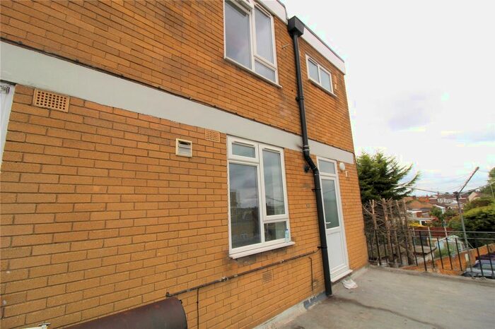 3 Bedroom Maisonette To Rent In Golden Cross Parade, Ashingdon Road, Rochford, Essex, SS4