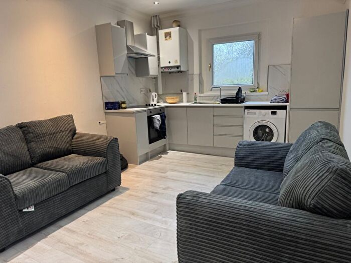 1 Bedroom Flat To Rent In Miskin Street, Cathays, Cardiff, CF24