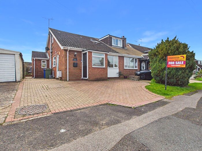 3 Bedroom Semi-Detached Bungalow For Sale In Norton Crescent, Towcester, NN12