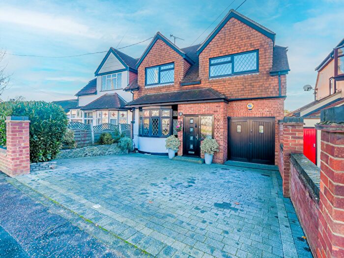 4 Bedroom Semi Detached House For Sale In Rayleigh Road, Leigh-On-Sea, SS9
