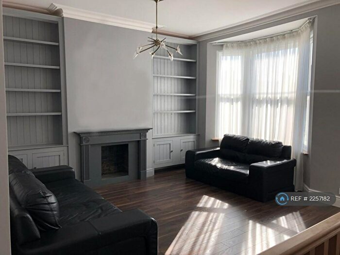 2 Bedroom Maisonette To Rent In Grange Avenue, London, N12