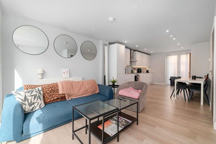 4 Bedroom Town House To Rent In Wells Walk, E7