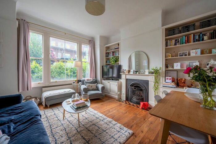 2 Bedroom Flat To Rent In Oakhill Road, Putney, London, SW15