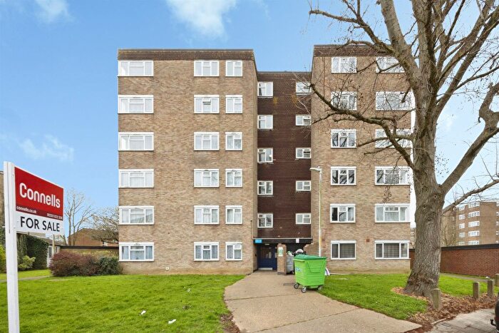 2 Bedroom Flat For Sale In Cressfield, Ashford, TN23