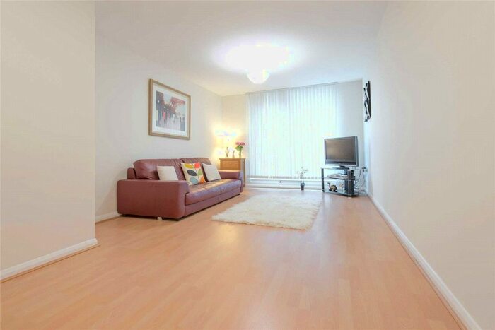 2 Bedroom Flat To Rent In Admiral House, St George Wharf, Vauxhall, SW8