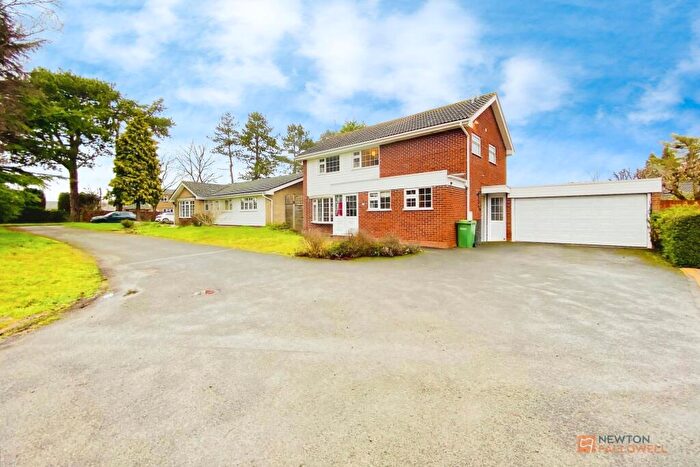 3 Bedroom Detached House For Sale In The Yews, Oadby, LE2