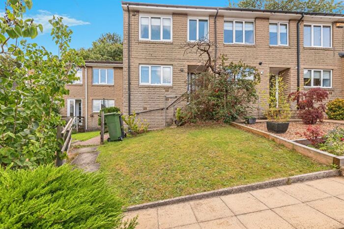 3 Bedroom Terraced House For Sale In Luke Lane, Thongsbridge, Holmfirth, HD9