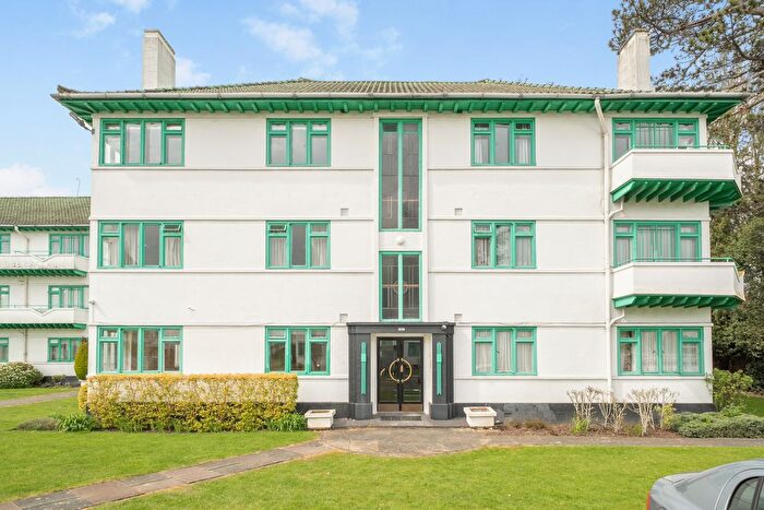 3 Bedroom Flat For Sale In Elm Park Road, Pinner, HA5