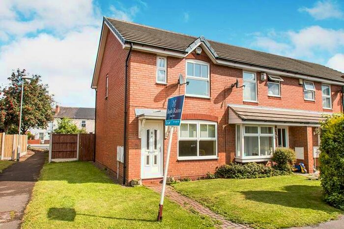 2 Bedroom House To Rent In Meadowgate Croft, Lofthouse, Wakefield, West Yorkshire, WF3