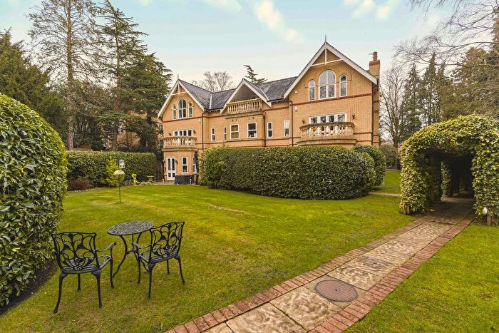 3 Bedroom Flat For Sale In The Springs, Bowdon, WA14