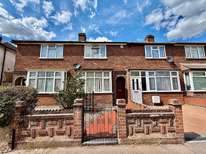2 Bedroom Terraced House To Rent In Oak Road Bedford, MK42
