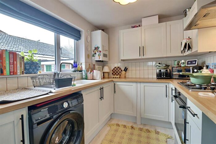 2 Bedroom Semi Detached House For Sale In Spruce Avenue, Waterlooville, PO7