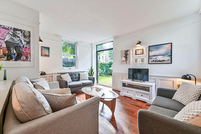 3 Bedroom Cottage To Rent In Alexandra Grove, Finsbury Park, London, N4