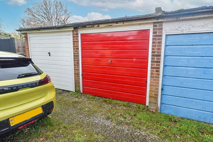 3 Bedroom Terraced House For Sale In Briarfield Gardens, Horndean, PO8