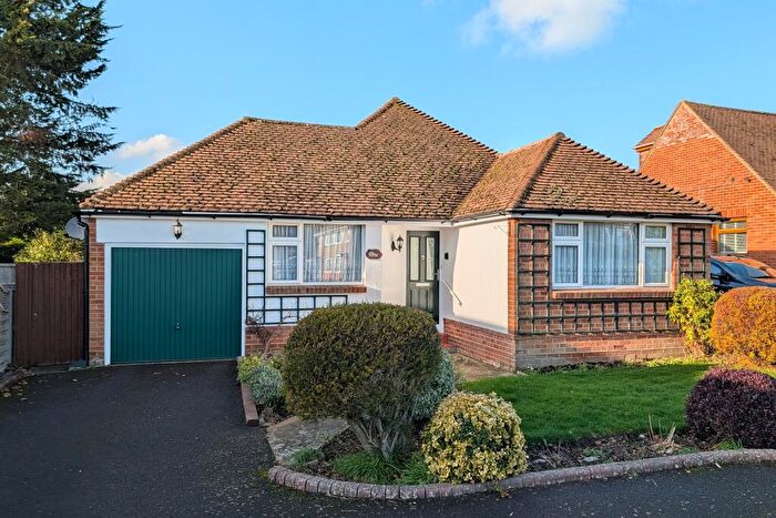 3 Bedroom Bungalow For Sale In The Thicket, Fareham, PO16