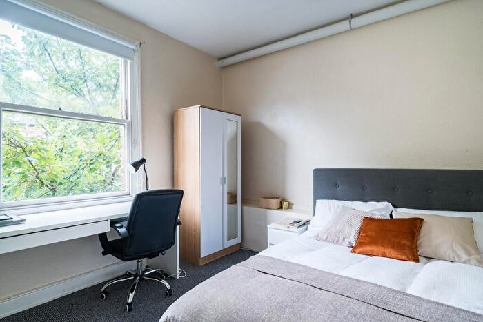 3 Bedroom Flat To Rent In Spurgeon St, London, SE1