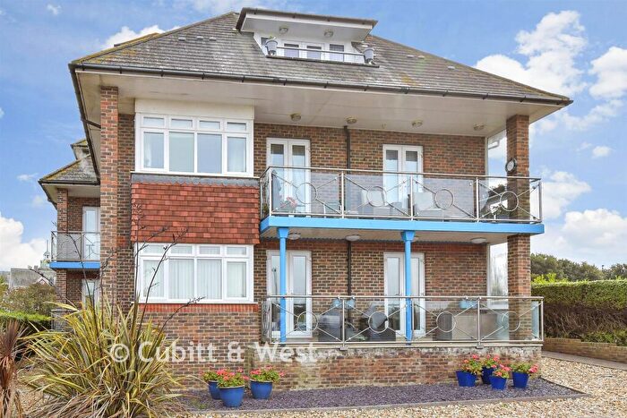 2 Bedroom Flat For Sale In Hendon Avenue, Rustington, West Sussex, BN16