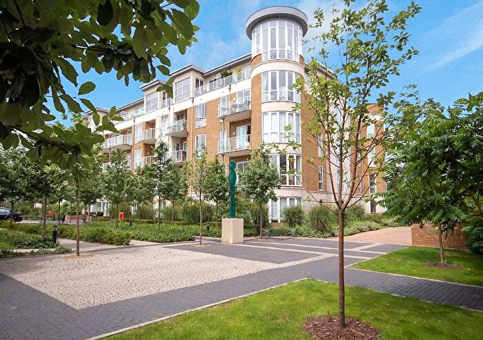 2 Bedroom Flat To Rent In Melliss Avenue, Kew, Surrey, TW9