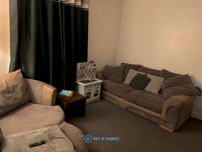 3 Bedroom Terraced House To Rent In Doncaster Road, Rothetham, S65