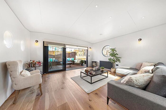 3 Bedroom House Boat To Rent In Cheyne Walk, Chelsea, SW10