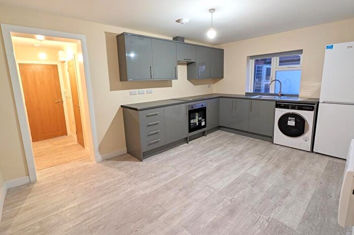 1 Bedroom Flat To Rent In Woking, Surrey, GU21