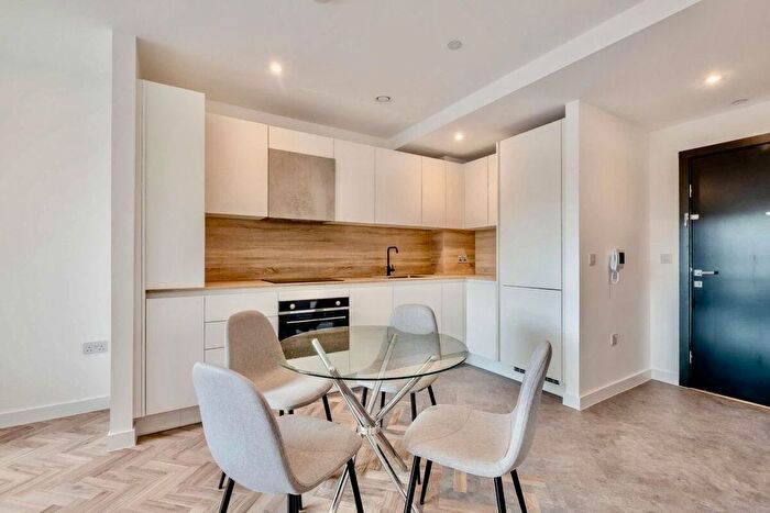 1 Bedroom Flat To Rent In River Apartments, Gillender Street, London, E3