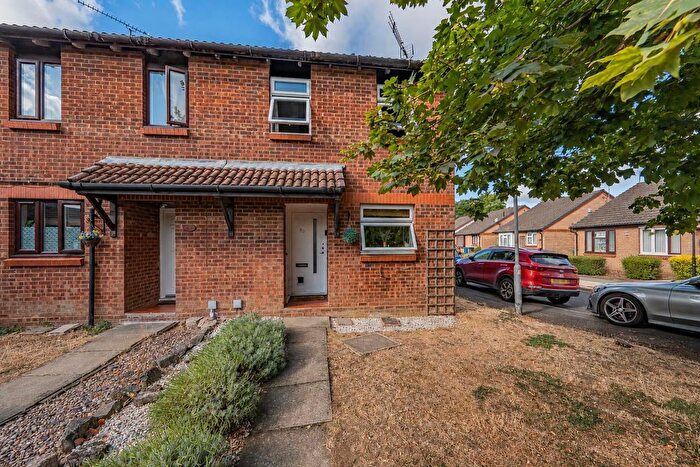 3 Bedroom Semi-Detached House For Sale In Cobb Close, Datchet, Slough, SL3
