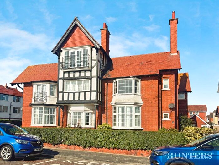 2 Bedroom Flat For Sale In South Marine Drive, Bridlington, YO15