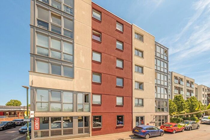 1 Bedroom Flat To Rent In Orchard Road, Richmond, TW9