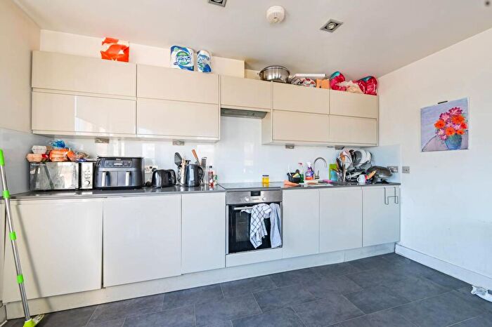 2 Bedroom Flat For Sale In Poplar High Street, Canary Wharf, E14