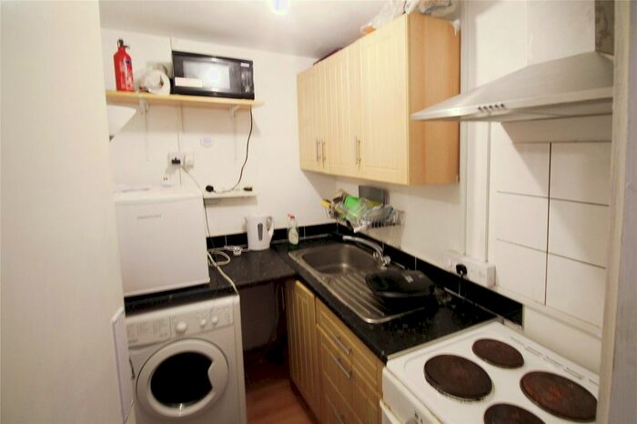 2 Bedroom Maisonette To Rent In Chaucer Avenue, Willenhall, West Midlands, WV12